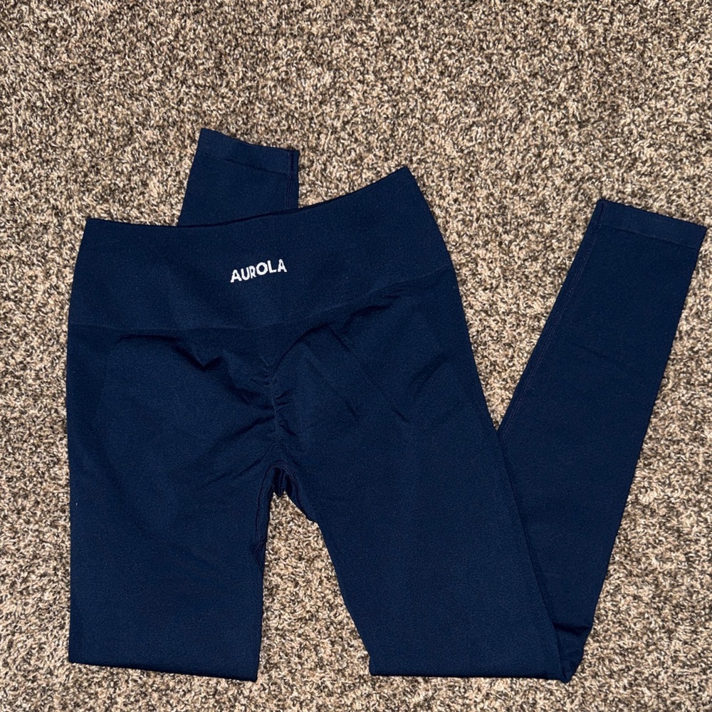 Aurola Leggings size Medium